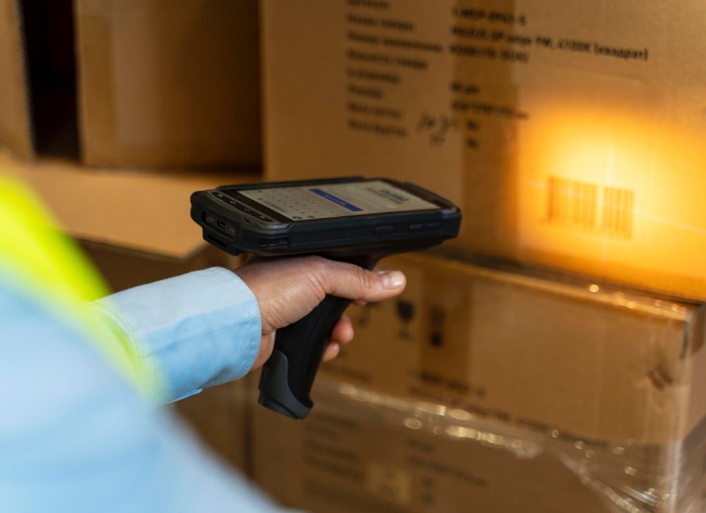 StrategyDriven Tactical Execution Article | RFID Tracking vs. Barcode: Which Is Better?