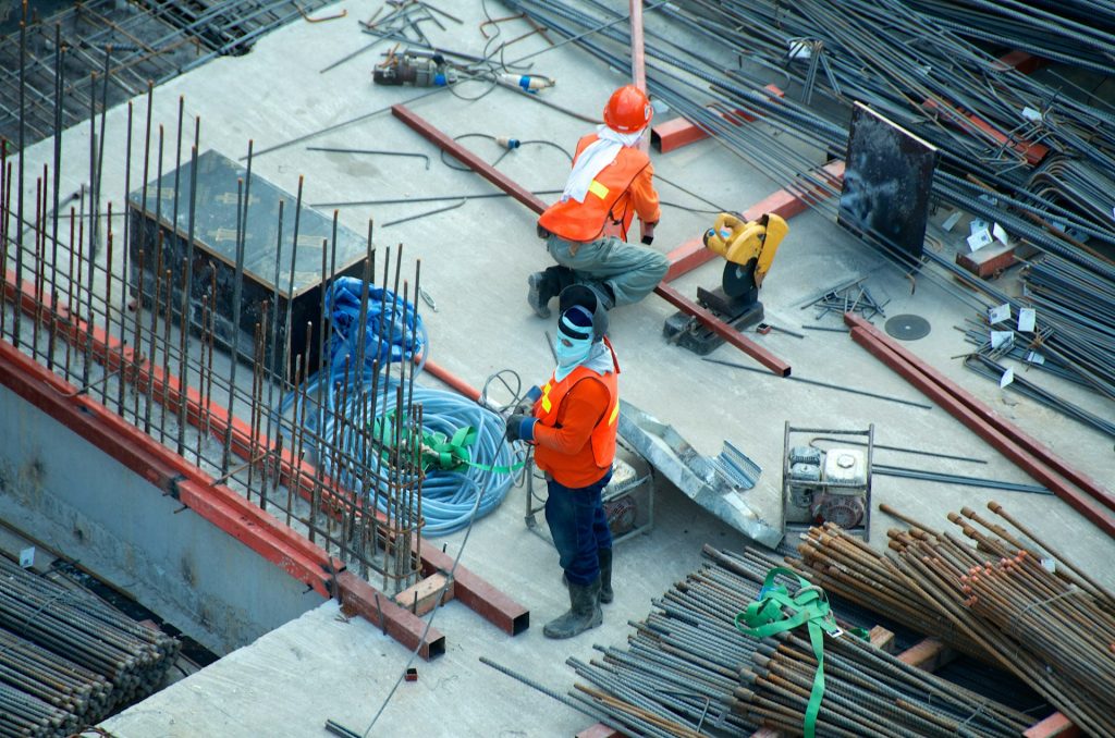 Managing Distributed Teams With Timecard Apps for Construction | StrategyDriven Talent Management Article