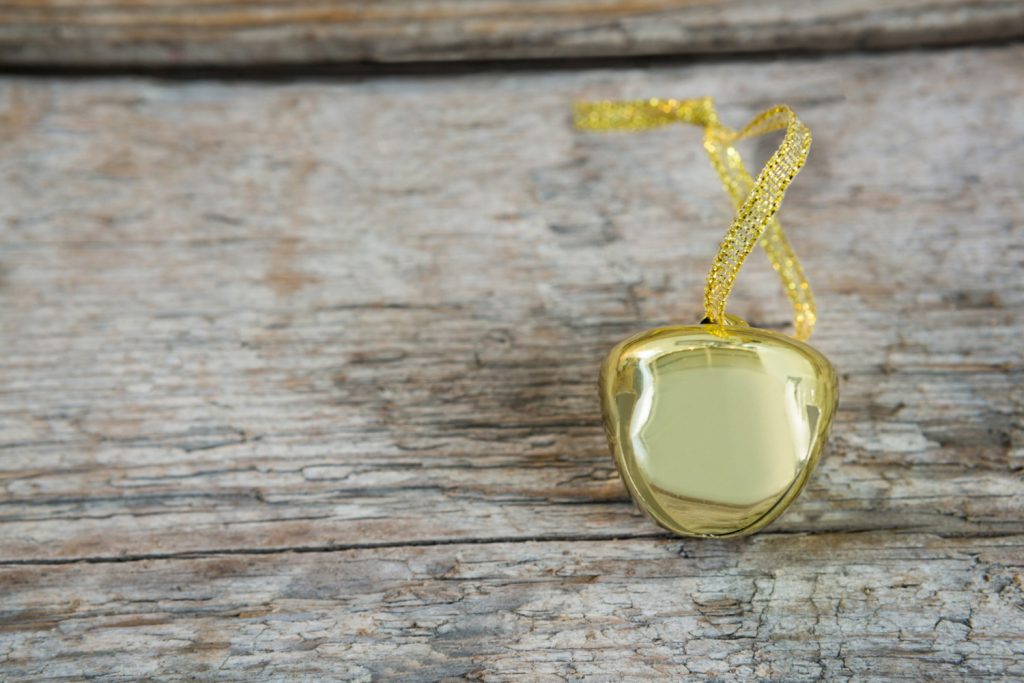 Could Locket Photo Prints Be the Essential Keepsake for Purpose-Driven Entrepreneurs? | StrategyDriven Entrepreneurship Article